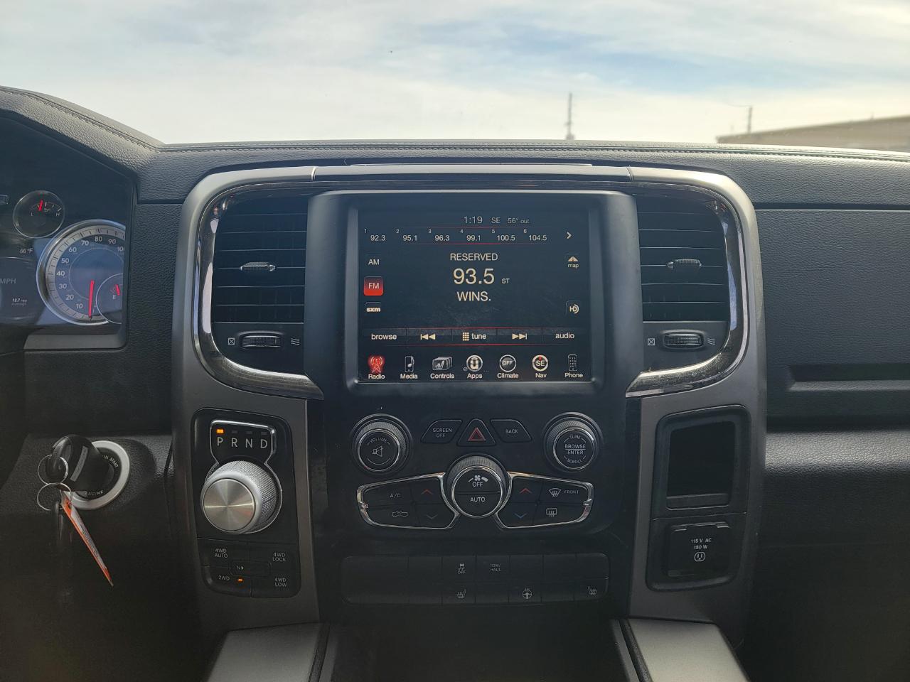 RAM 1500 4WD Crew Cab 140.5" Sport 2016