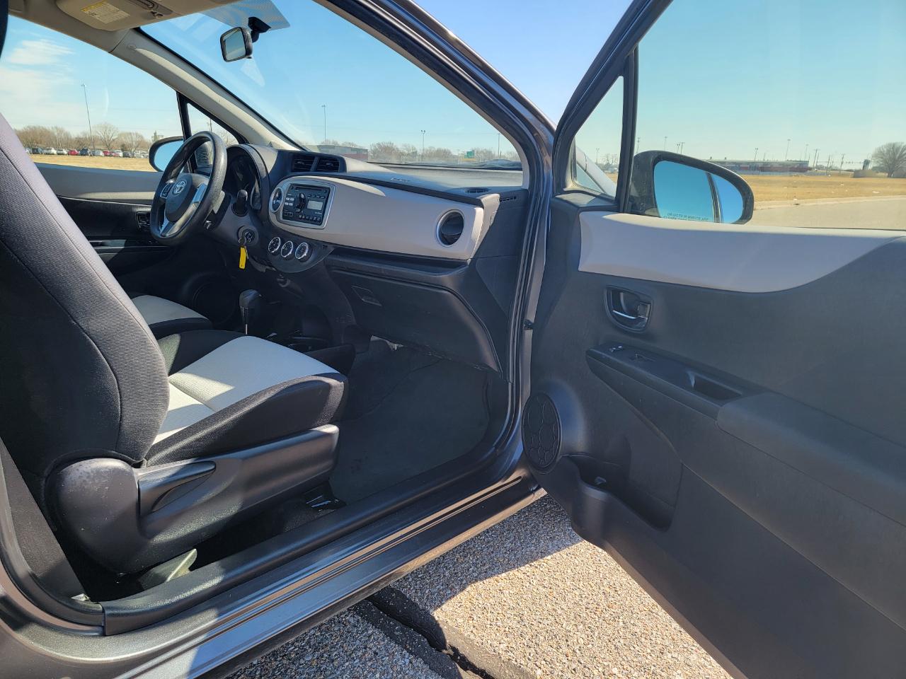 Toyota Yaris 3dr Liftback Auto LE (TMC/CBU Plant) (Natl) 2014