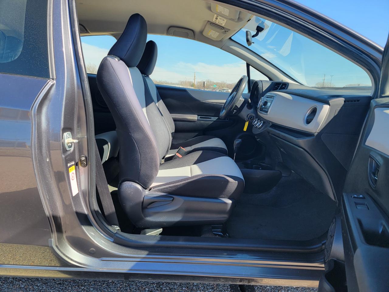 Toyota Yaris 3dr Liftback Auto LE (TMC/CBU Plant) (Natl) 2014