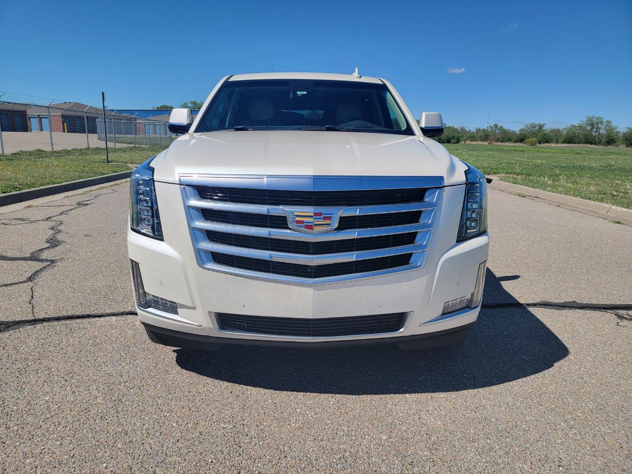 Cadillac Escalade ESV 4WD 4dr Luxury 2015