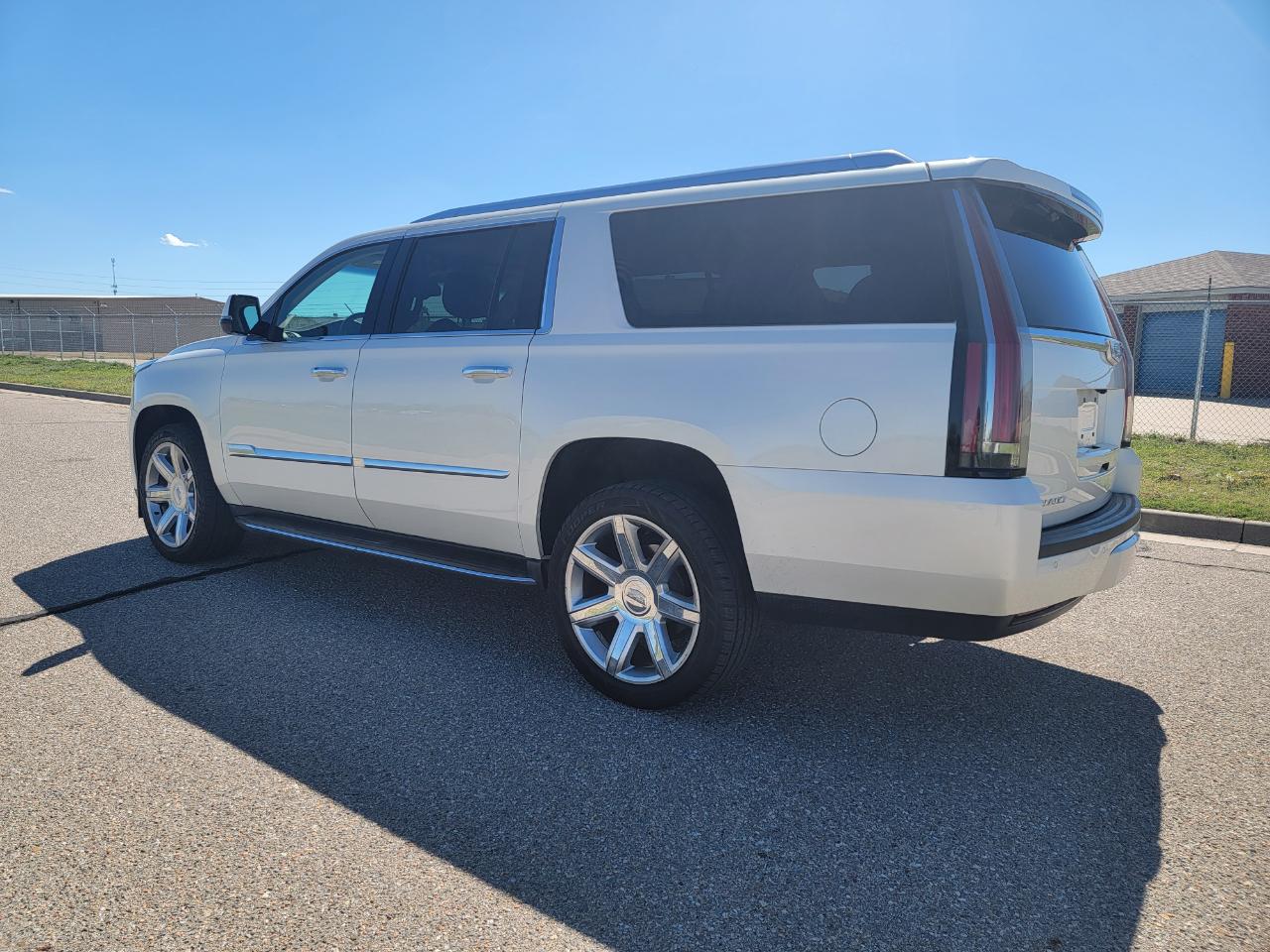 Cadillac Escalade ESV 4WD 4dr Luxury 2015