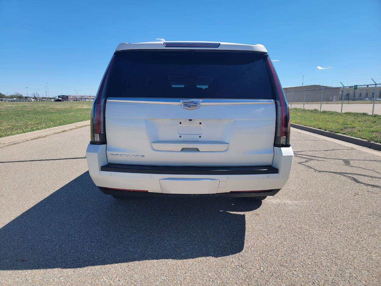 Cadillac Escalade ESV 4WD 4dr Luxury 2015