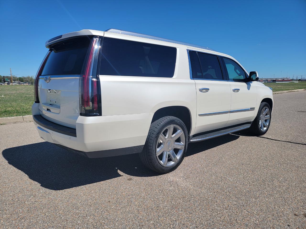 Cadillac Escalade ESV 4WD 4dr Luxury 2015