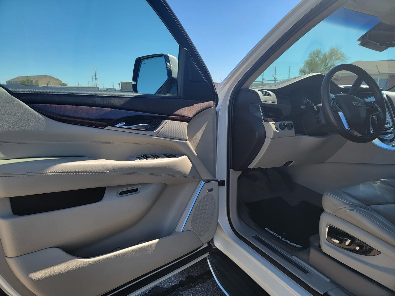 Cadillac Escalade ESV 4WD 4dr Luxury 2015