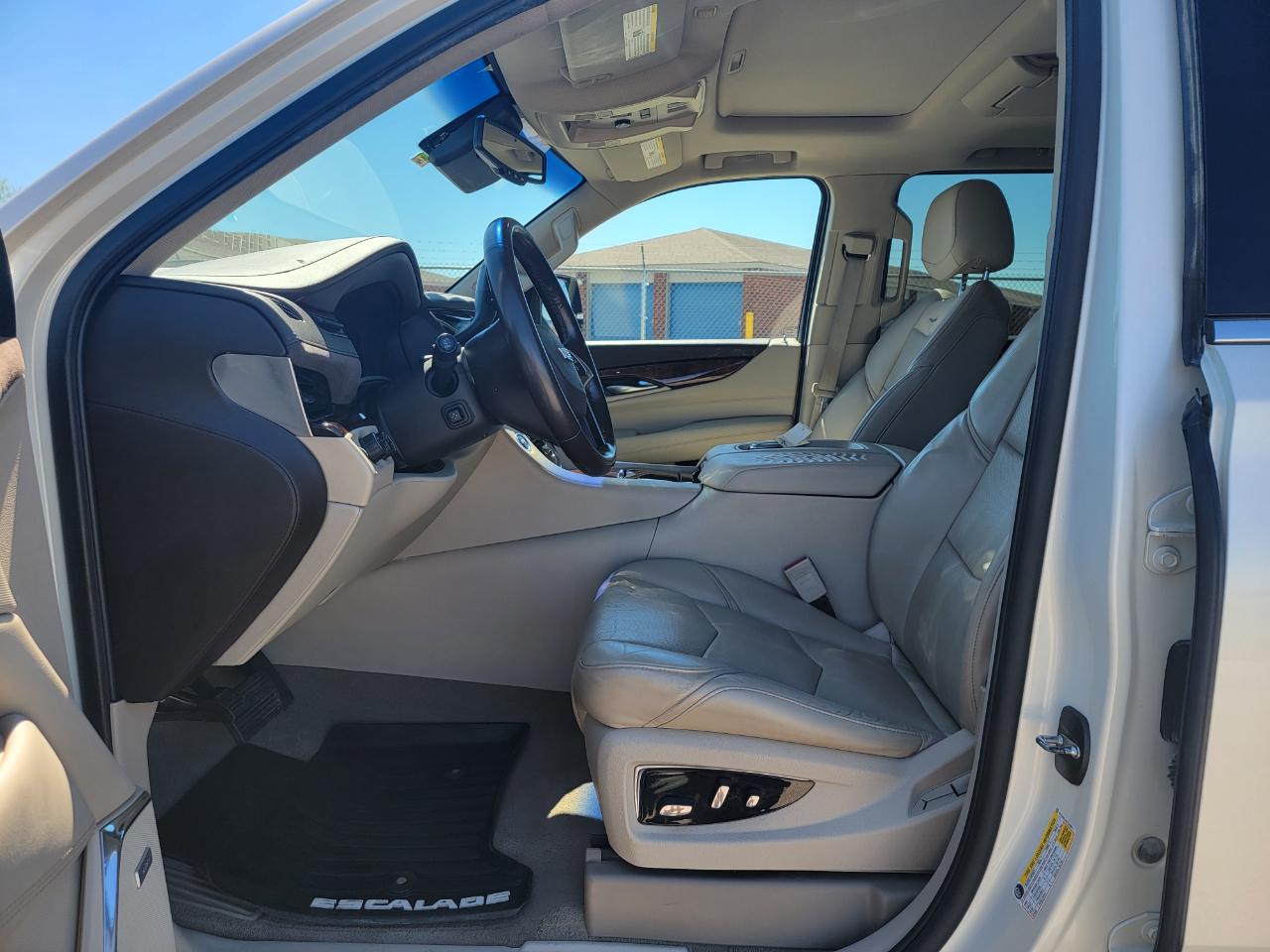 Cadillac Escalade ESV 4WD 4dr Luxury 2015