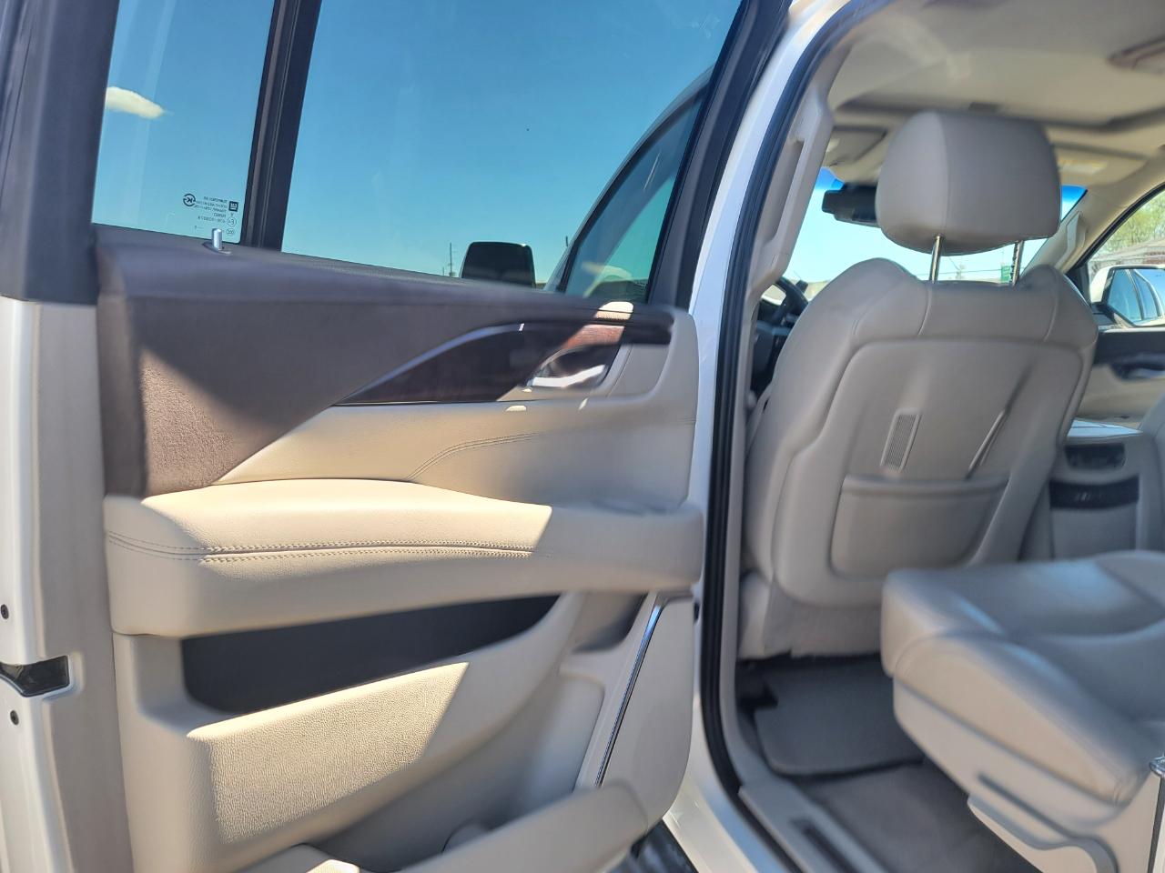 Cadillac Escalade ESV 4WD 4dr Luxury 2015