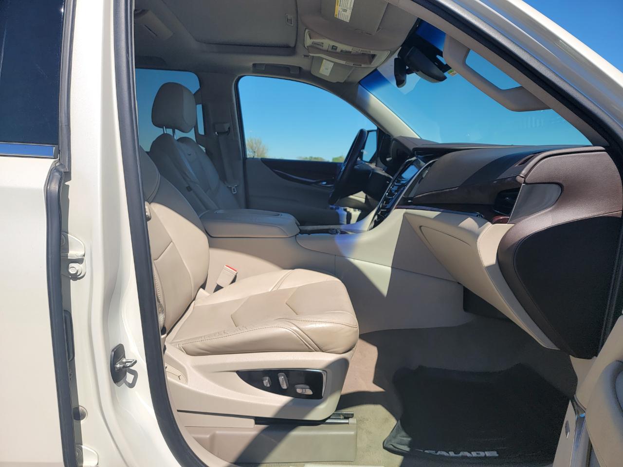 Cadillac Escalade ESV 4WD 4dr Luxury 2015