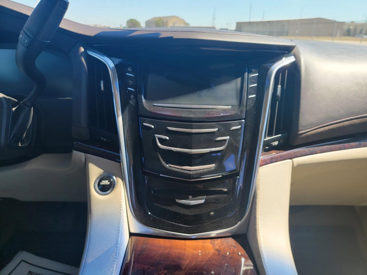Cadillac Escalade ESV 4WD 4dr Luxury 2015