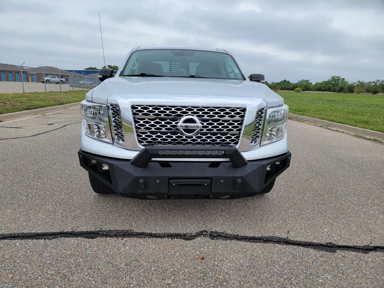 Nissan Titan 4x4 Crew Cab SV 2018