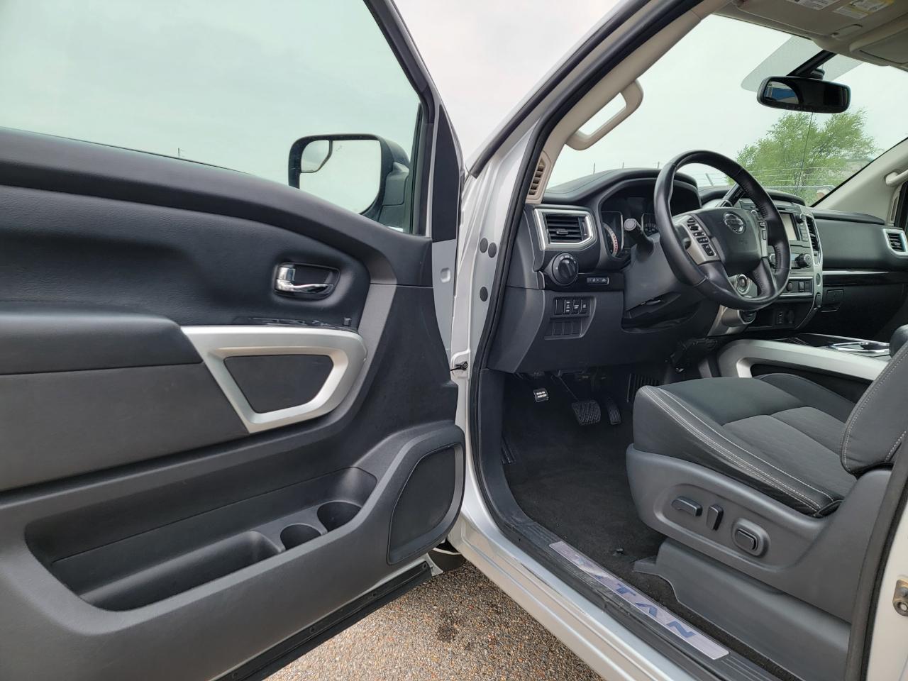 Nissan Titan 4x4 Crew Cab SV 2018