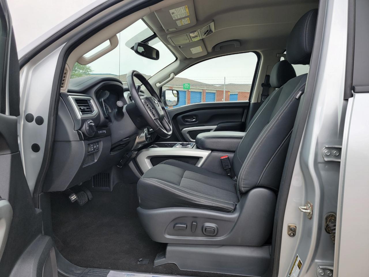Nissan Titan 4x4 Crew Cab SV 2018
