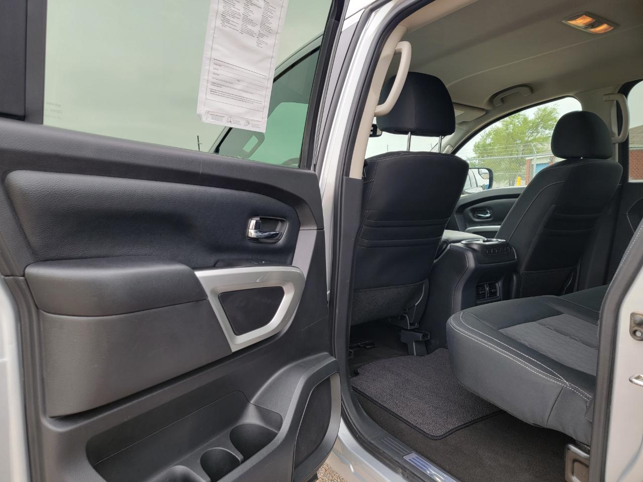 Nissan Titan 4x4 Crew Cab SV 2018