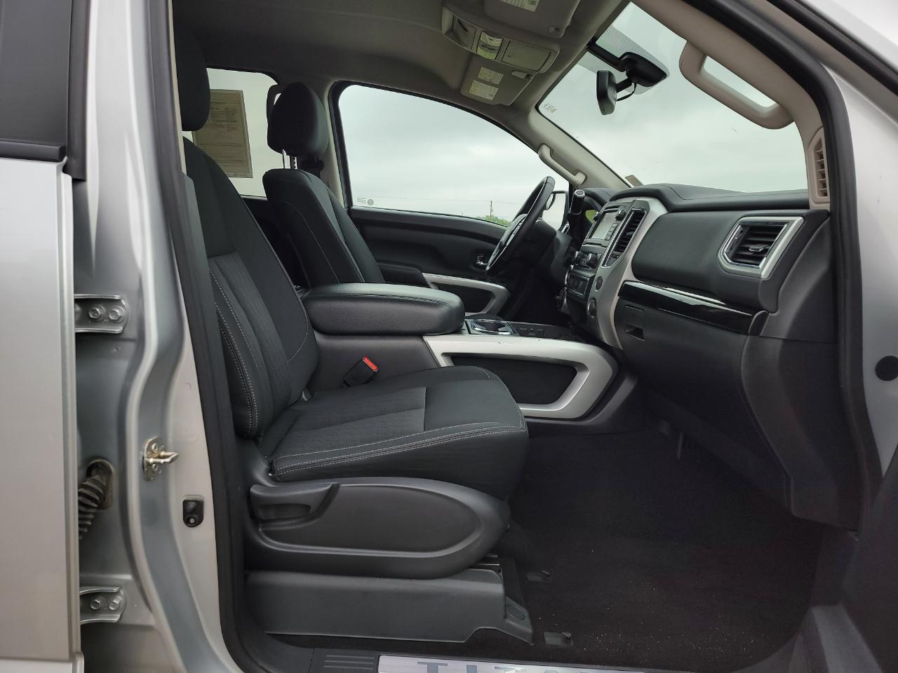 Nissan Titan 4x4 Crew Cab SV 2018