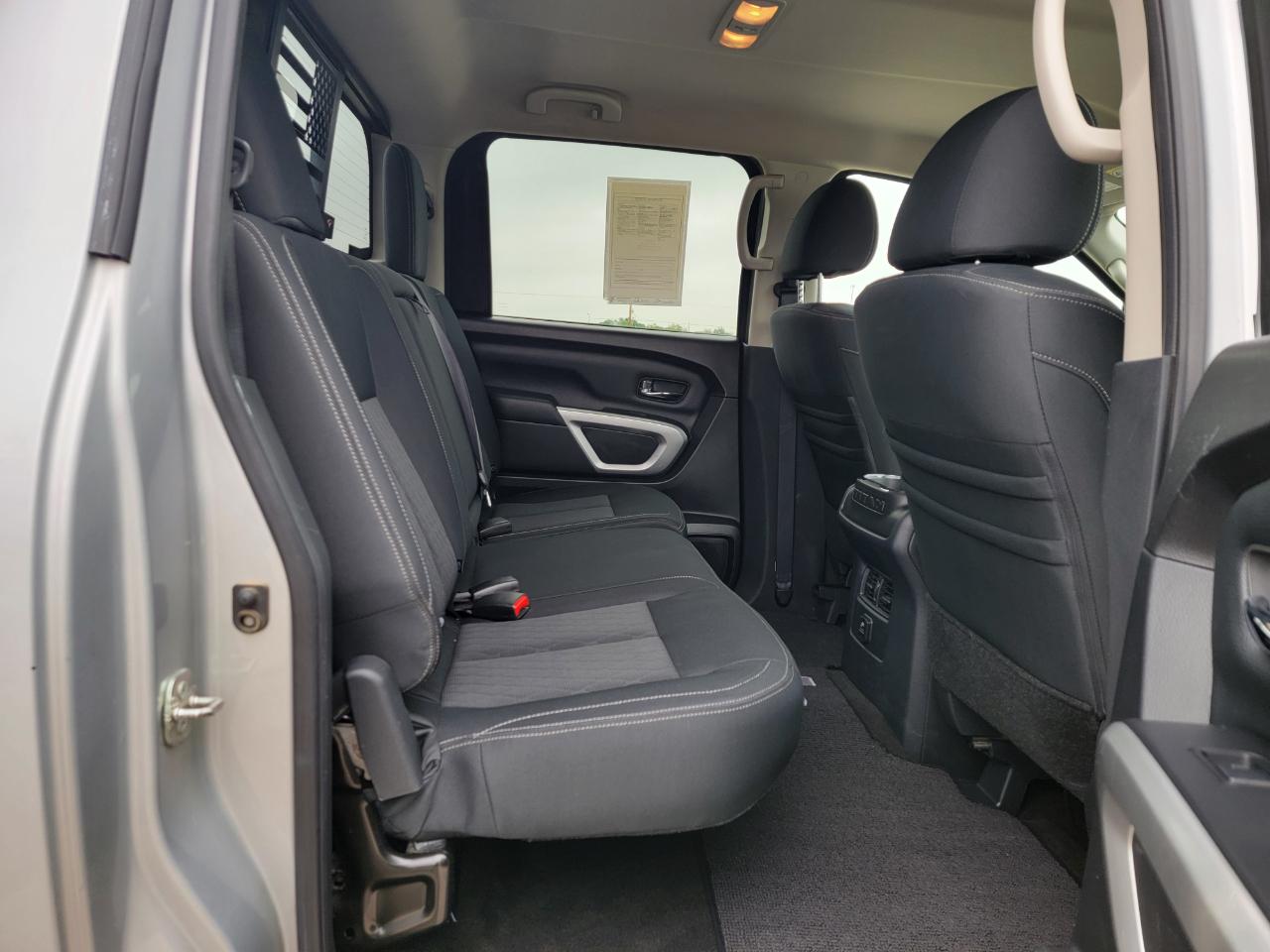 Nissan Titan 4x4 Crew Cab SV 2018