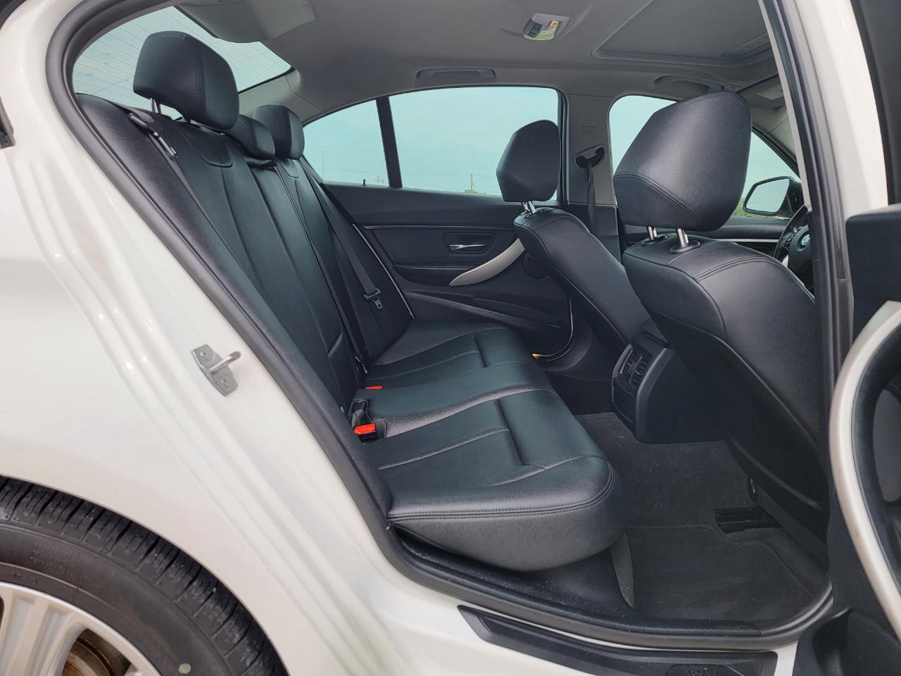 BMW 3 Series 4dr Sdn 320i xDrive AWD 2015