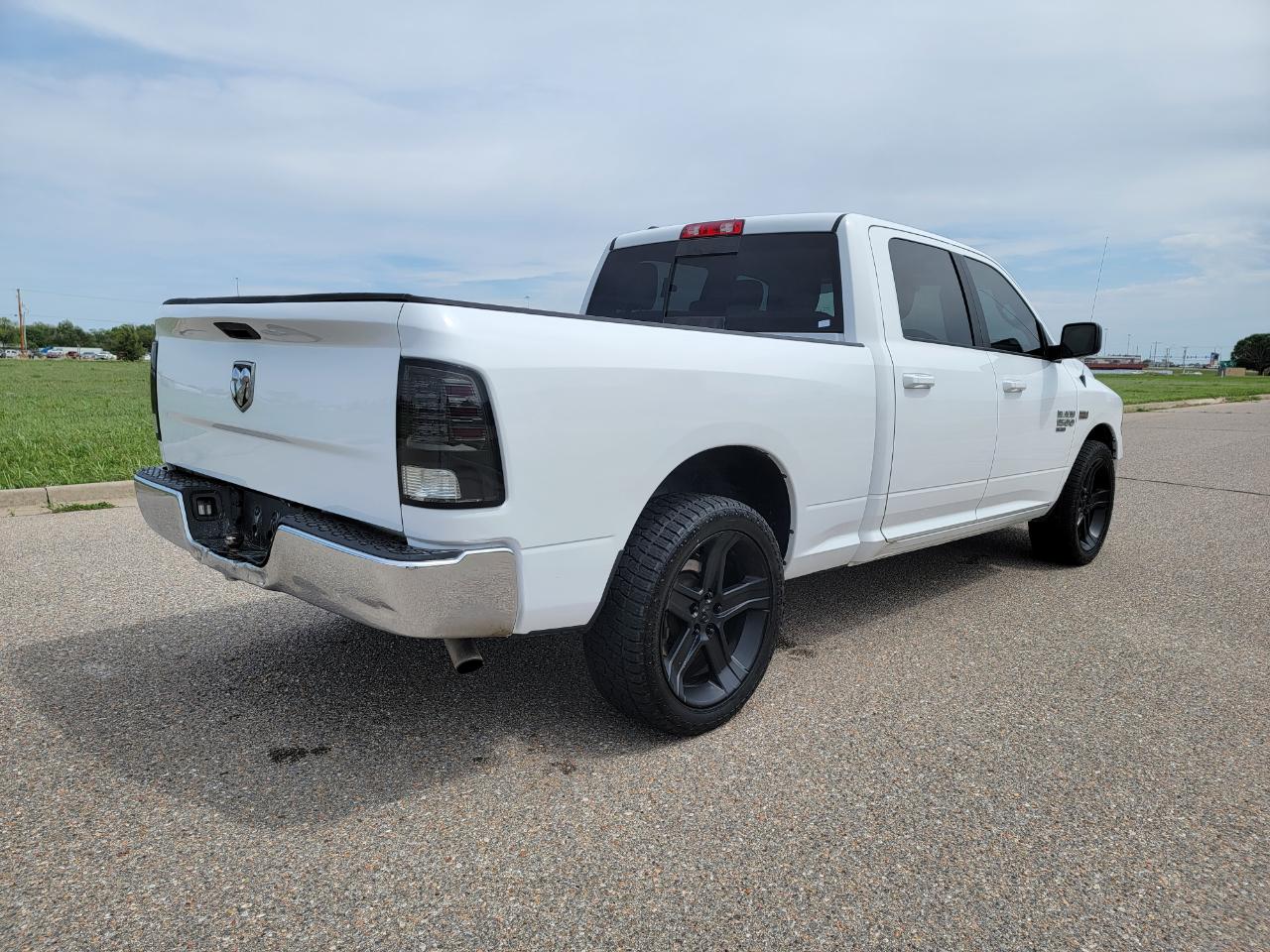RAM 1500 Classic SLT 4x2 Crew Cab 6'4" Box 2019