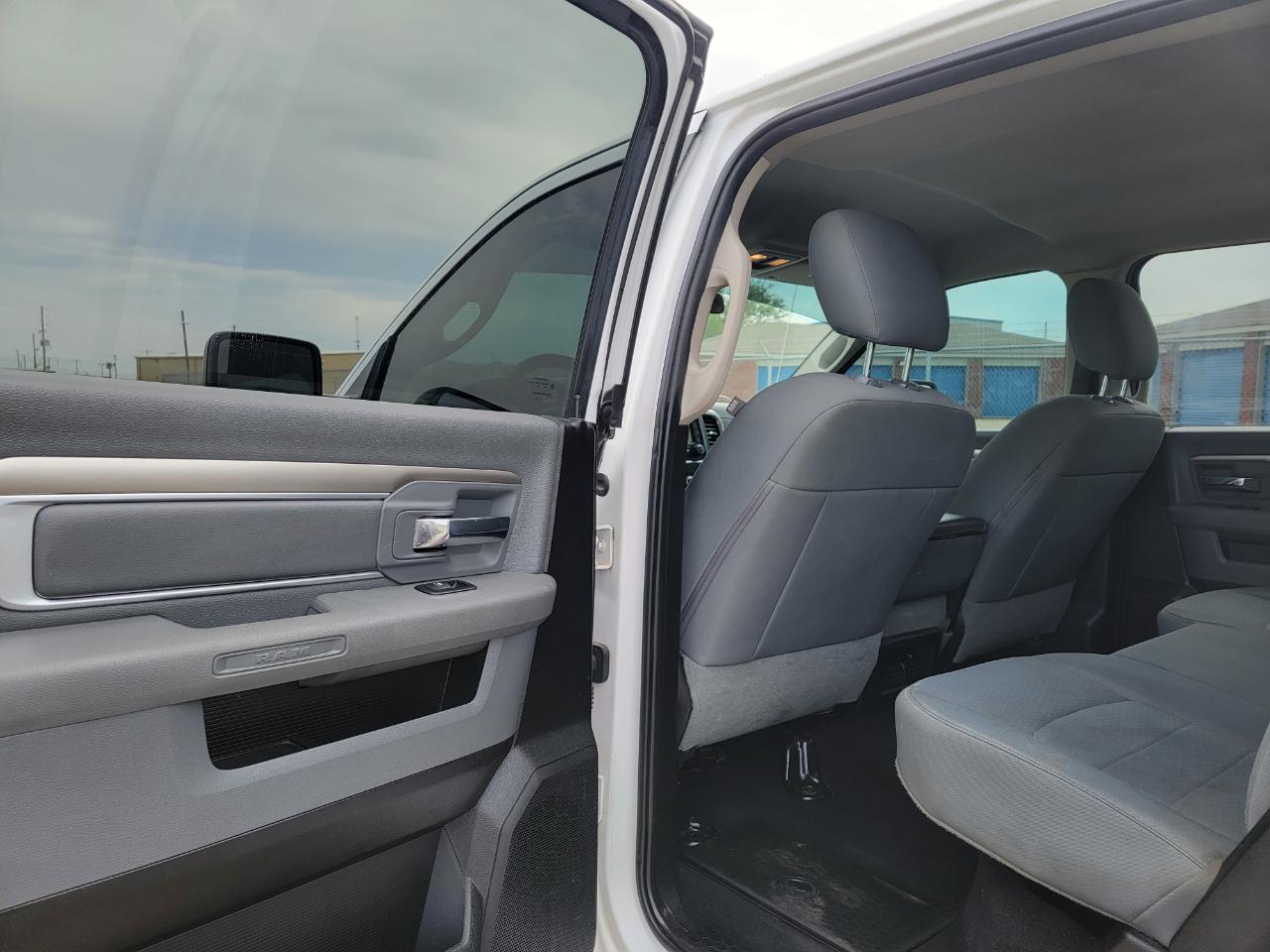 RAM 1500 Classic SLT 4x2 Crew Cab 6'4" Box 2019