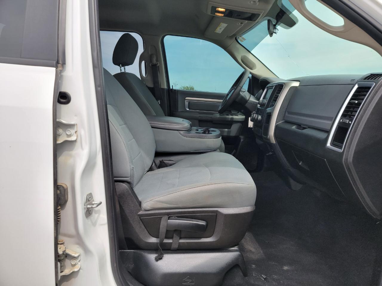 RAM 1500 Classic SLT 4x2 Crew Cab 6'4" Box 2019