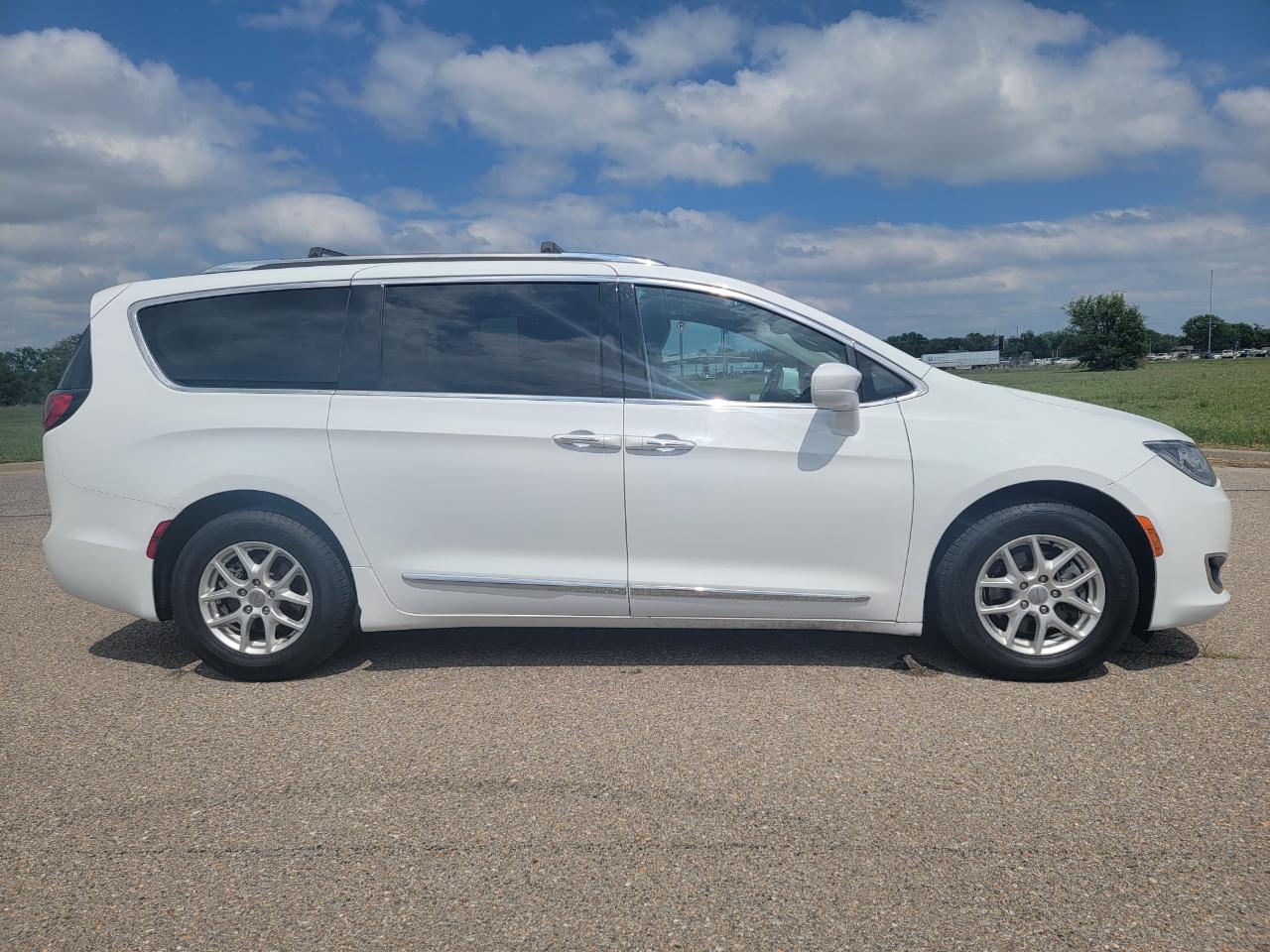 Chrysler Pacifica Touring L FWD 2020