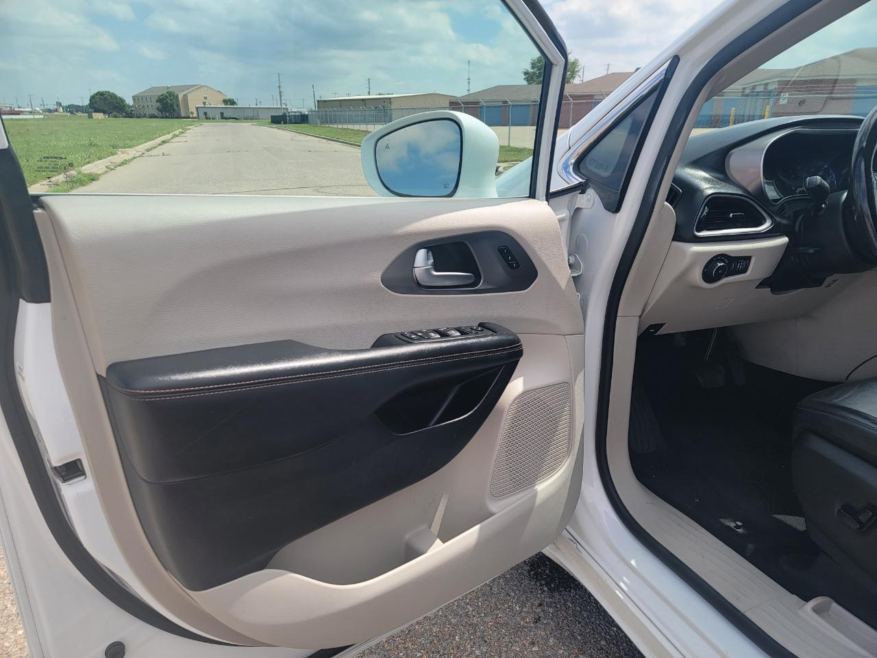 Chrysler Pacifica Touring L FWD 2020