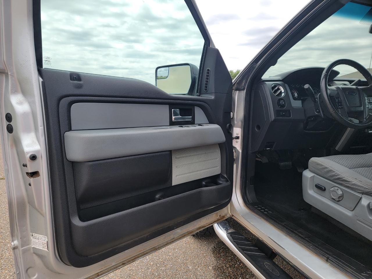 Ford F-150 4WD SuperCrew 145" Platinum 2012