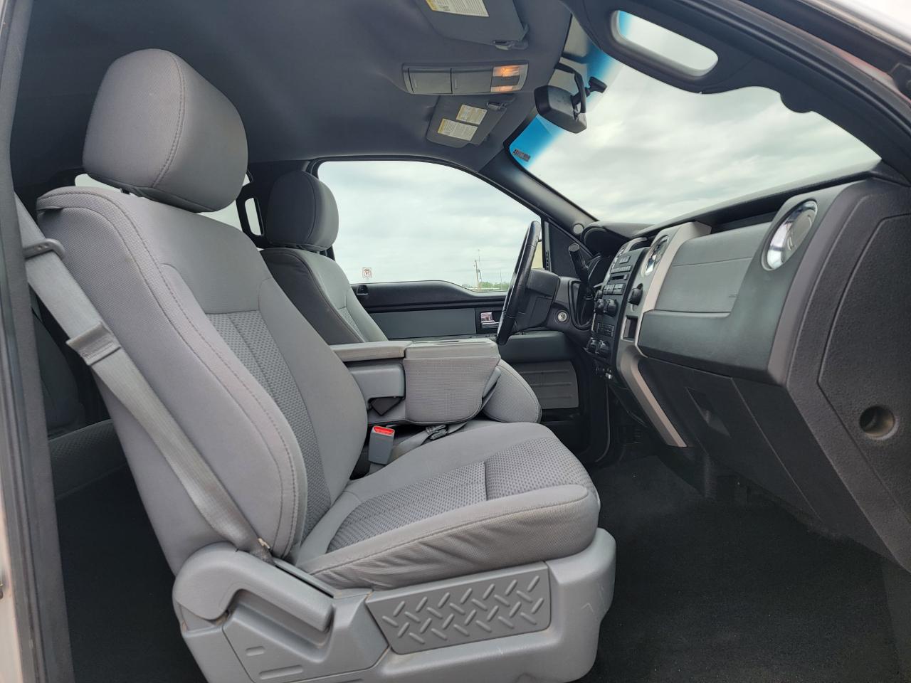 Ford F-150 4WD SuperCrew 145" Platinum 2012