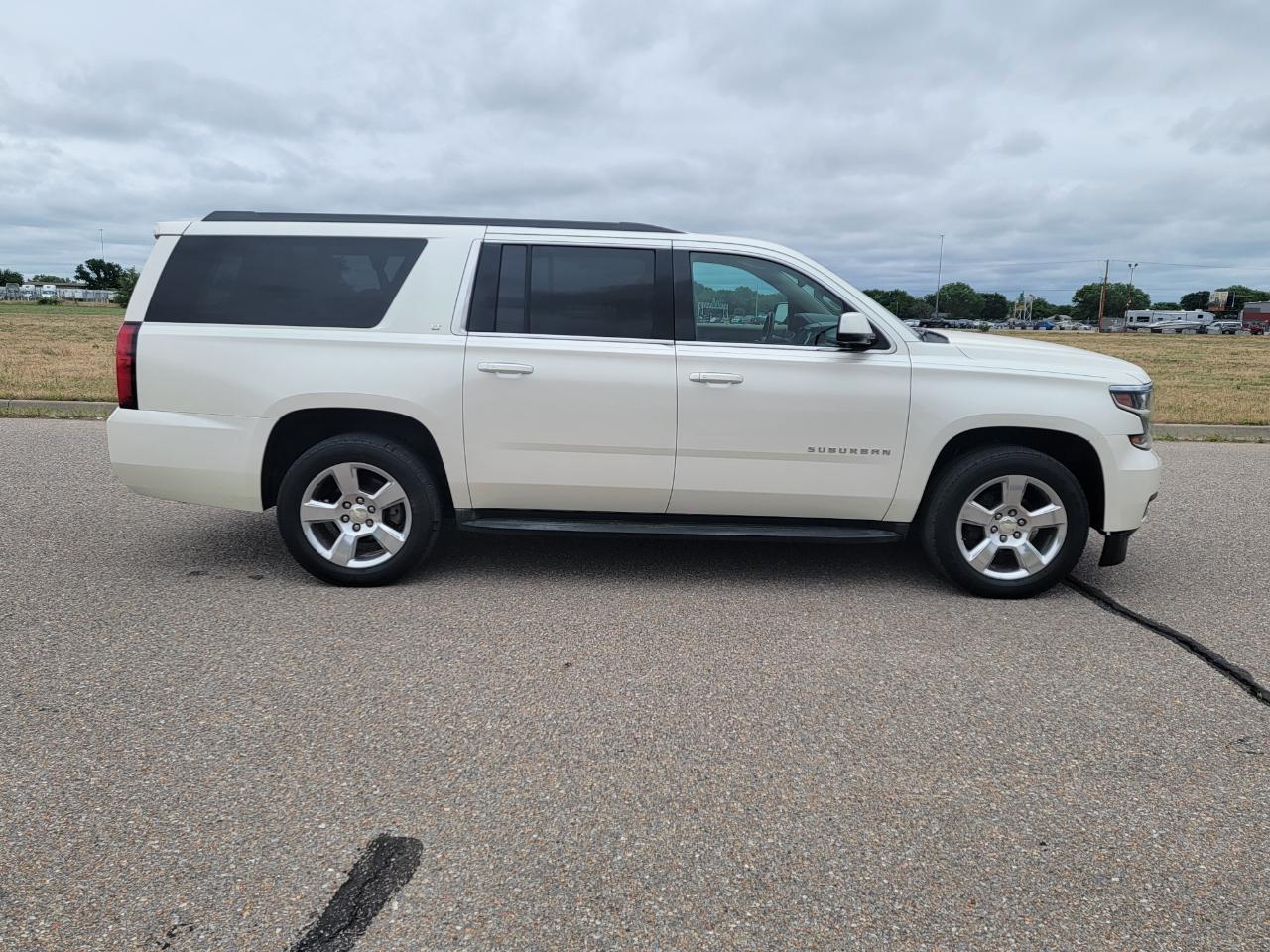 Chevrolet Suburban 2WD 4dr LT 2015