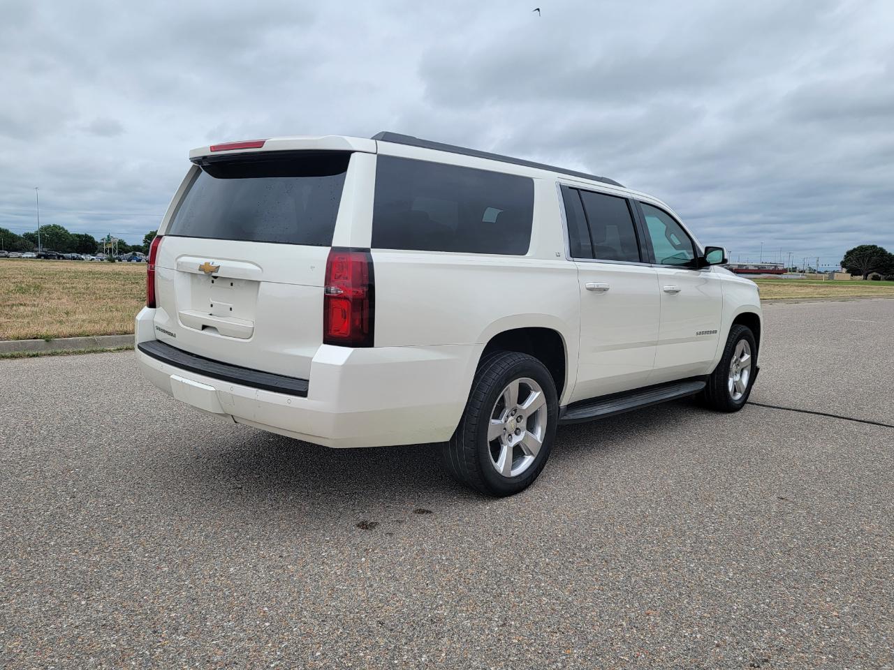 Chevrolet Suburban 2WD 4dr LT 2015