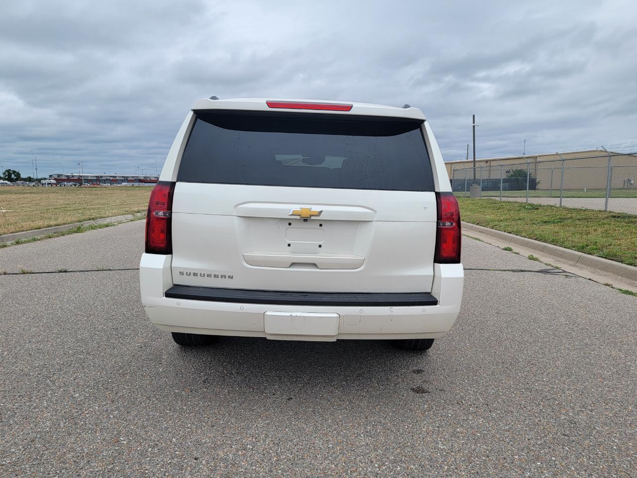 Chevrolet Suburban 2WD 4dr LT 2015