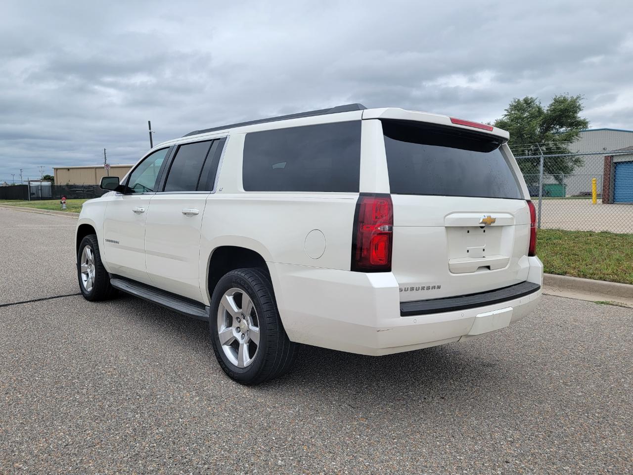 Chevrolet Suburban 2WD 4dr LT 2015