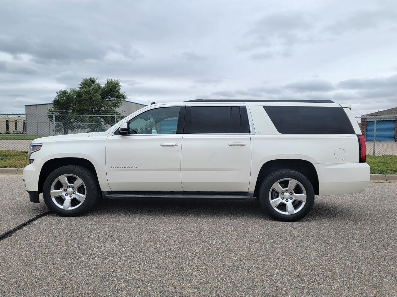 Chevrolet Suburban 2WD 4dr LT 2015
