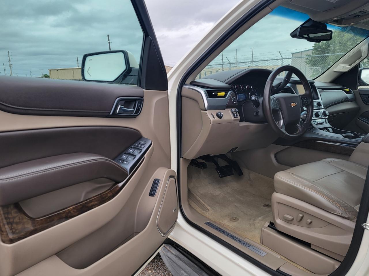 Chevrolet Suburban 2WD 4dr LT 2015