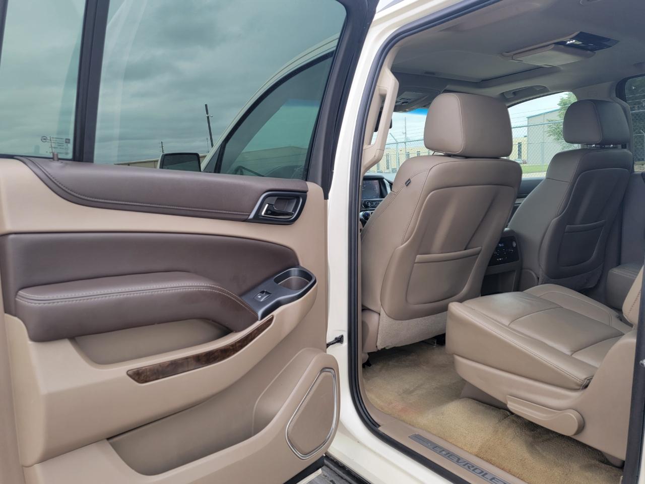Chevrolet Suburban 2WD 4dr LT 2015