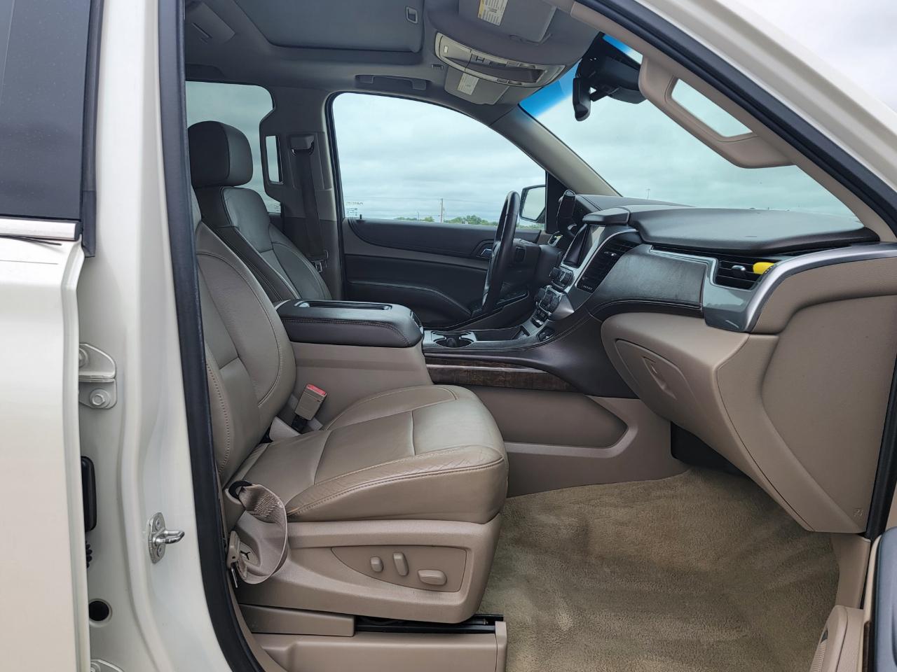 Chevrolet Suburban 2WD 4dr LT 2015