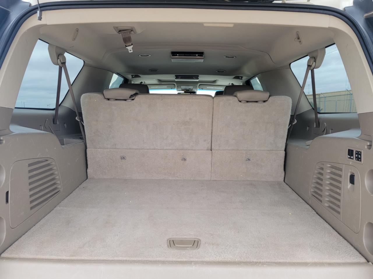 Chevrolet Suburban 2WD 4dr LT 2015