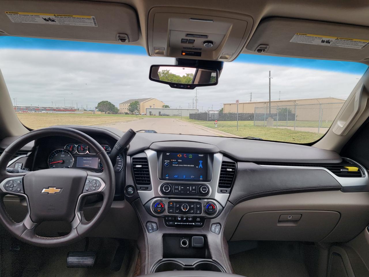 Chevrolet Suburban 2WD 4dr LT 2015