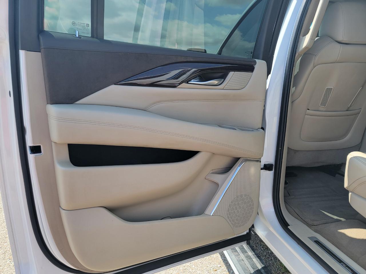 Cadillac Escalade ESV 4WD 4dr Premium Collection 2016