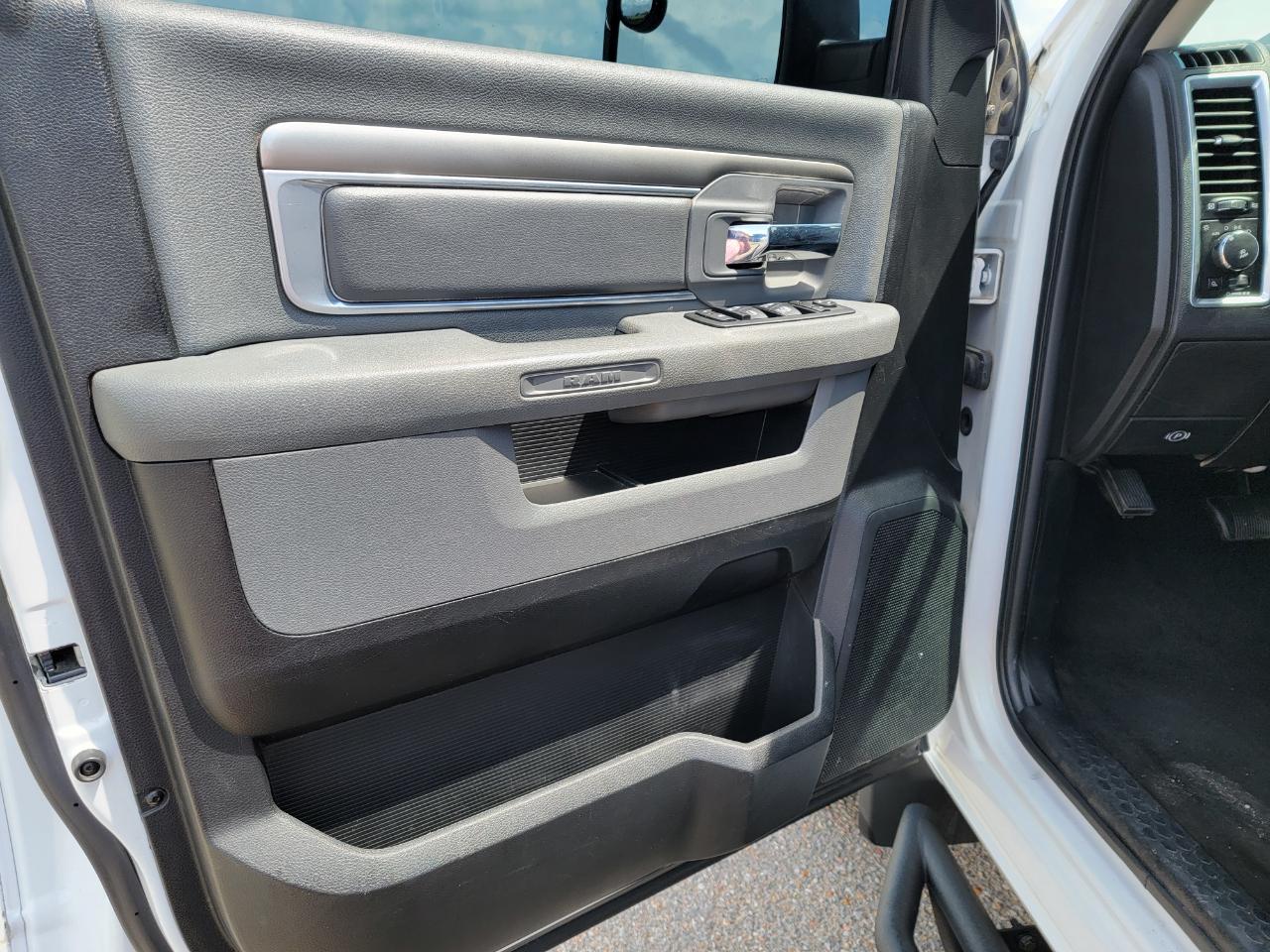RAM 1500 2WD Crew Cab 140.5" Lone Star 2014