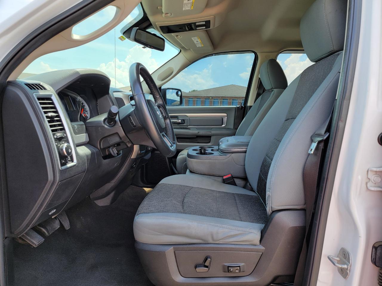 RAM 1500 2WD Crew Cab 140.5" Lone Star 2014