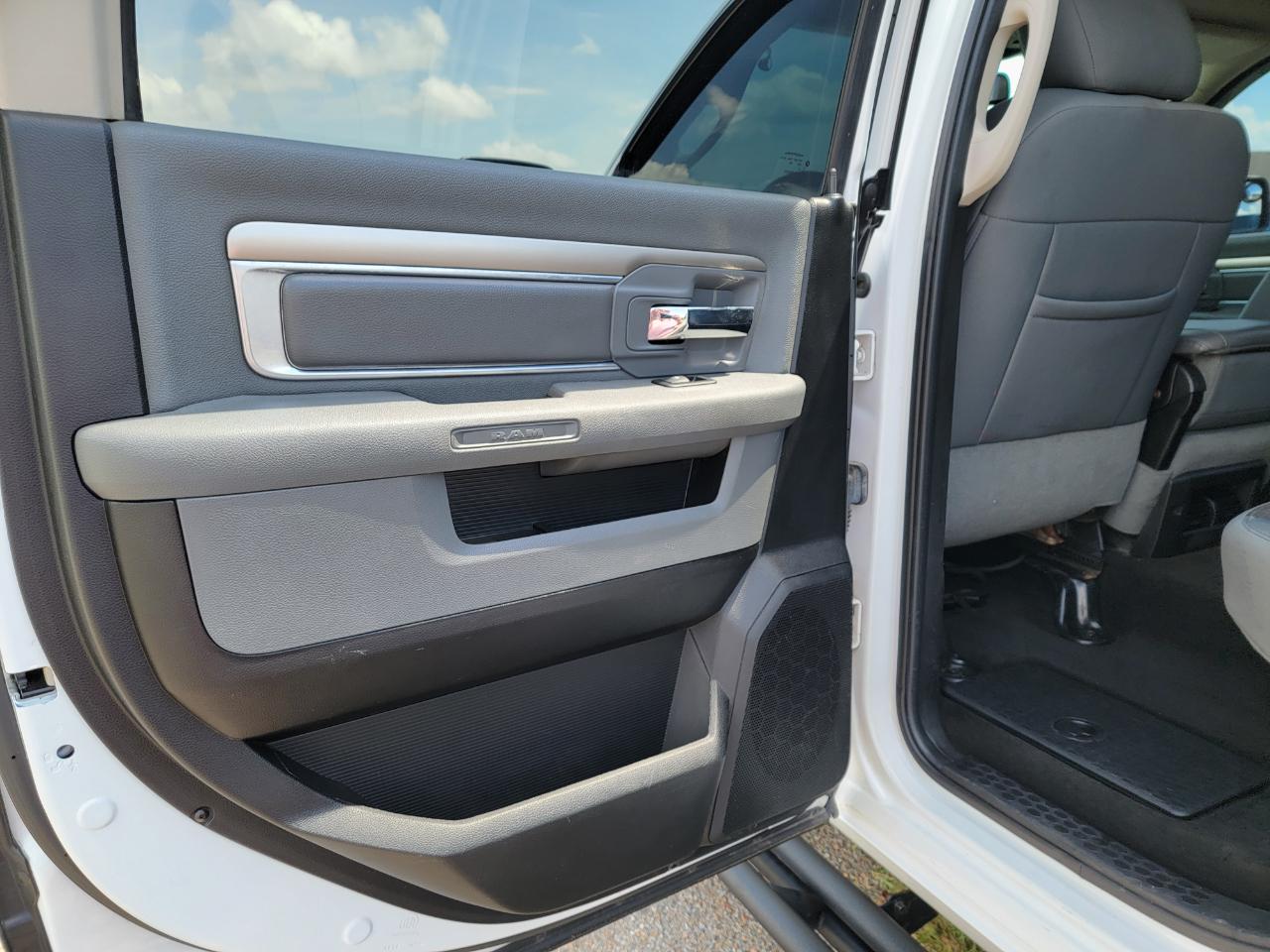 RAM 1500 2WD Crew Cab 140.5" Lone Star 2014
