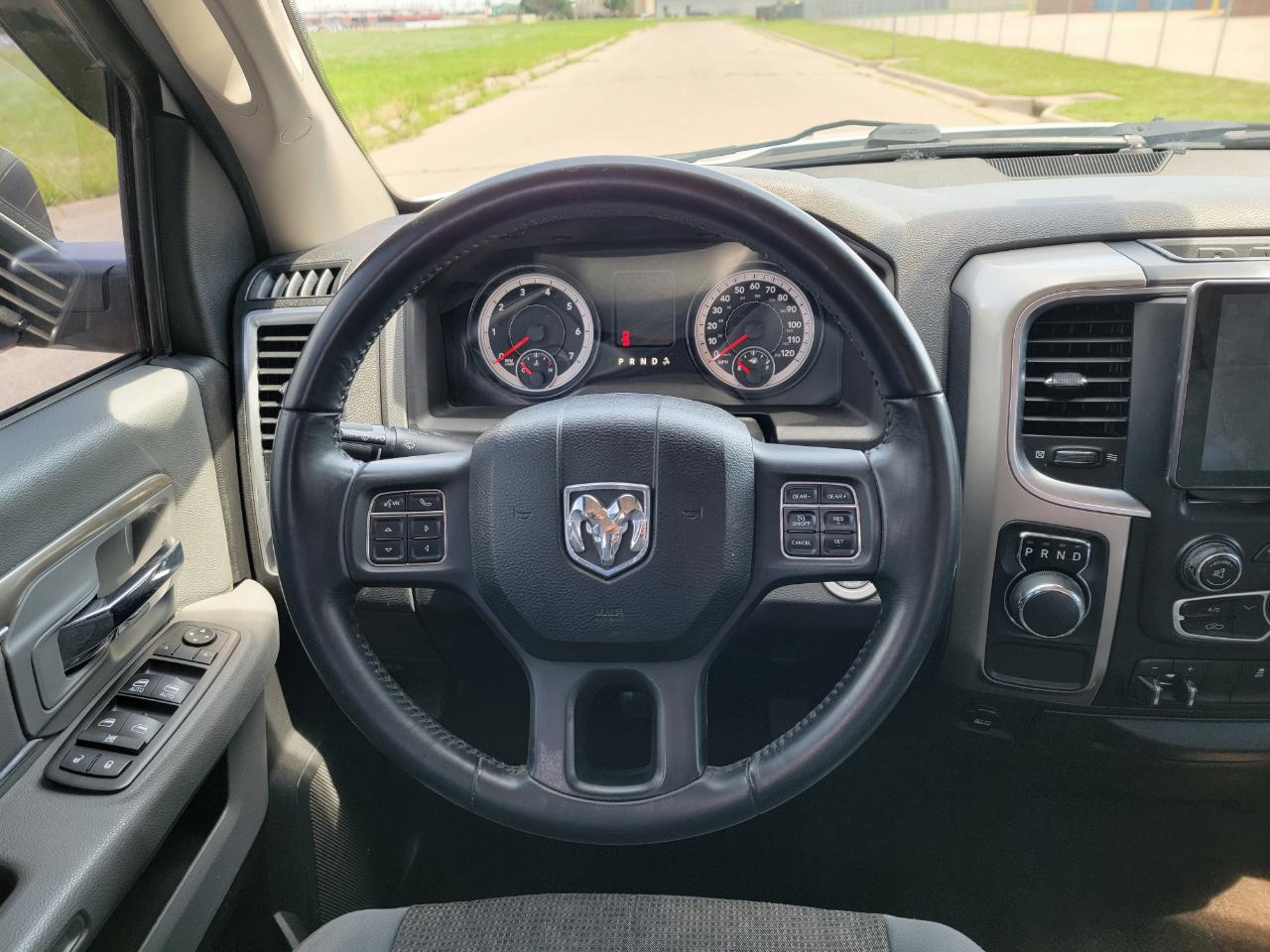 RAM 1500 2WD Crew Cab 140.5" Lone Star 2014