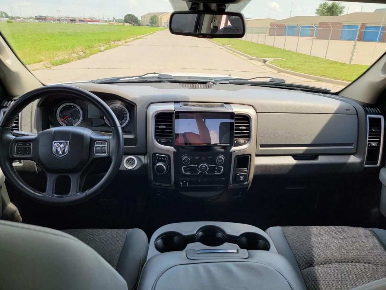 RAM 1500 2WD Crew Cab 140.5" Lone Star 2014