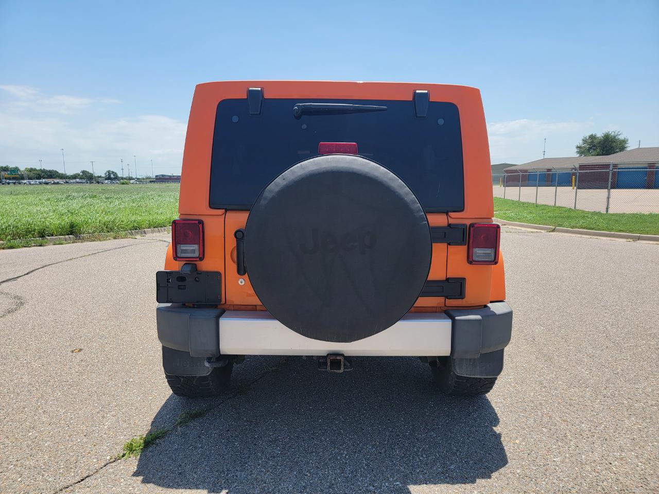 Jeep Wrangler Unlimited 4WD 4dr Sahara 2012