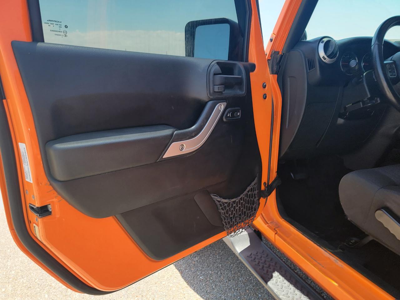 Jeep Wrangler Unlimited 4WD 4dr Sahara 2012