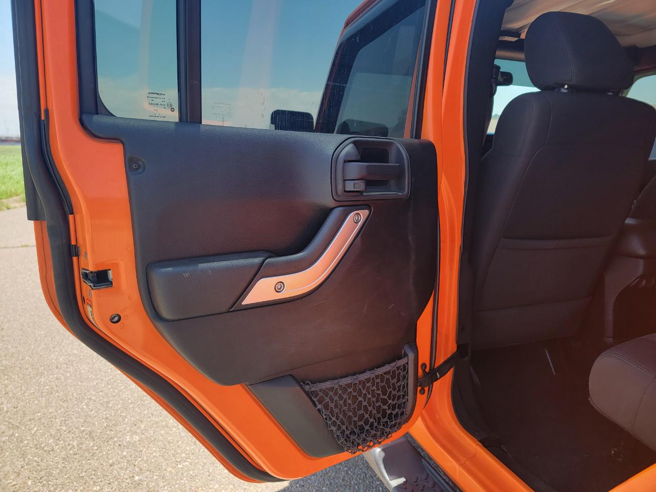 Jeep Wrangler Unlimited 4WD 4dr Sahara 2012