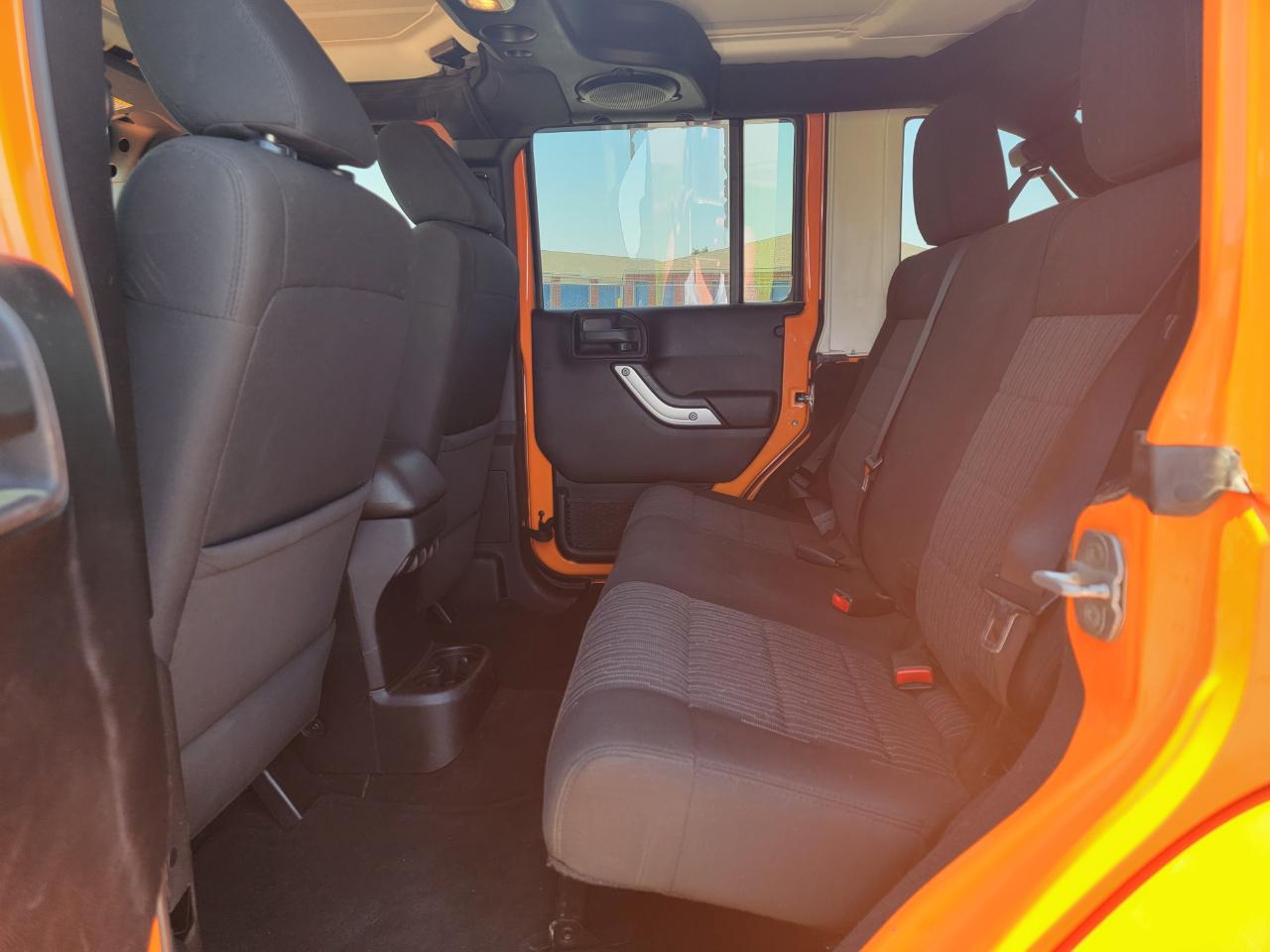 Jeep Wrangler Unlimited 4WD 4dr Sahara 2012