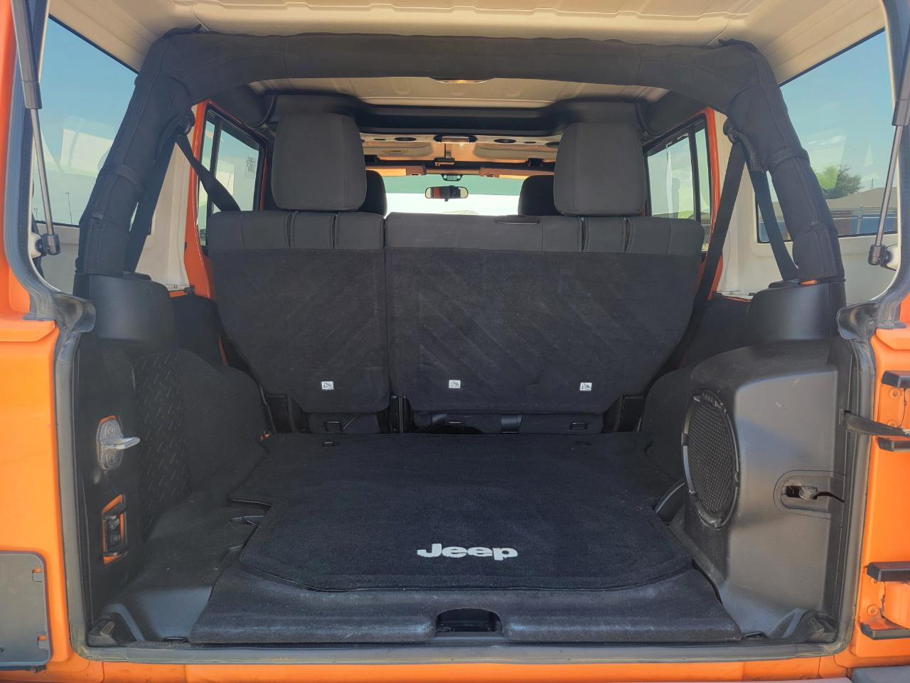 Jeep Wrangler Unlimited 4WD 4dr Sahara 2012