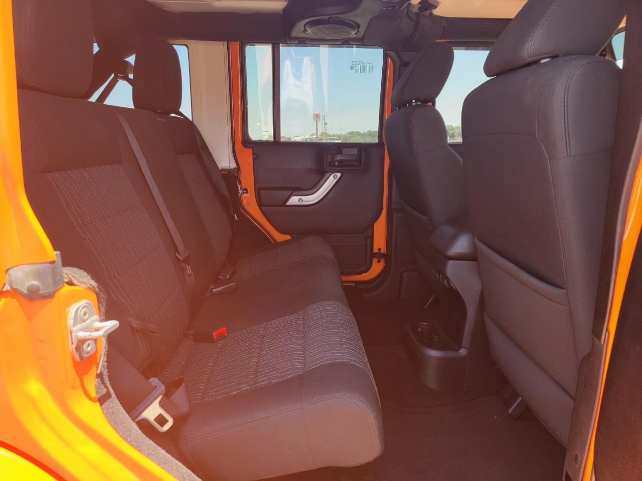 Jeep Wrangler Unlimited 4WD 4dr Sahara 2012
