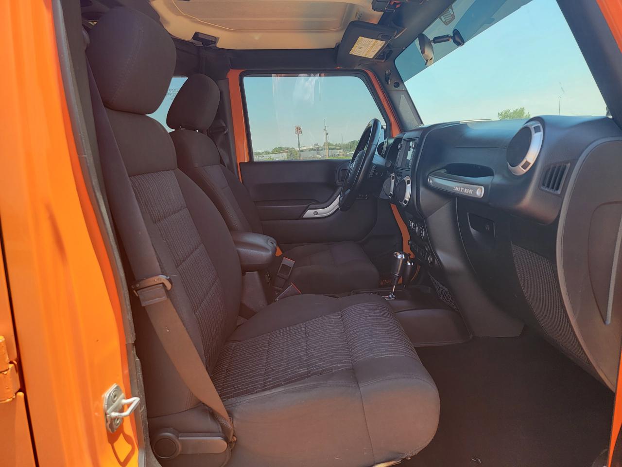 Jeep Wrangler Unlimited 4WD 4dr Sahara 2012