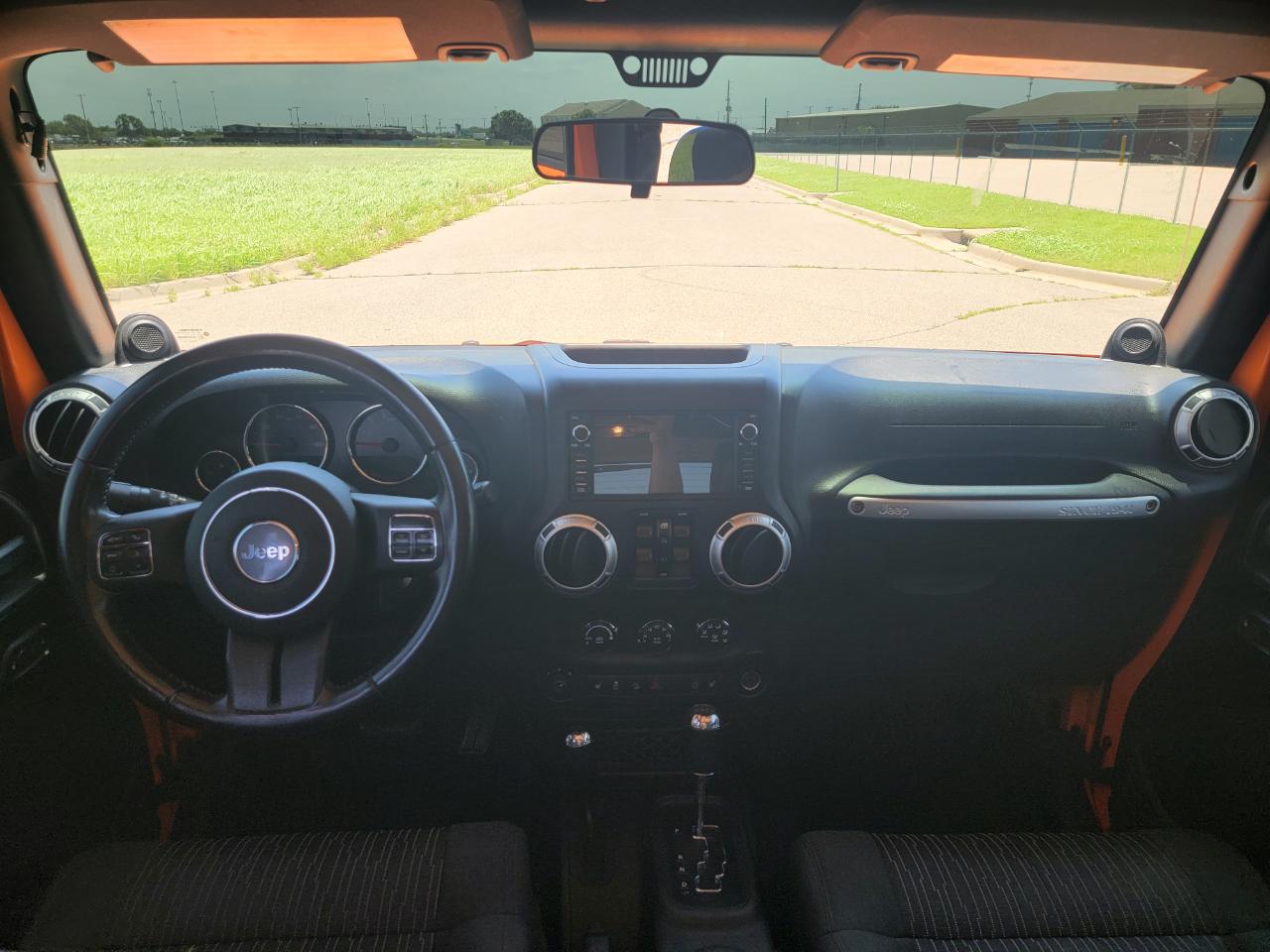 Jeep Wrangler Unlimited 4WD 4dr Sahara 2012